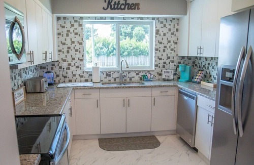 Dania Beach House | 2000 sq ft, 3 bed 3 bath & large game room and hot tub