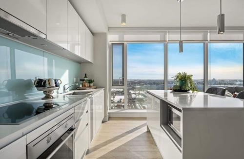 Victoria Park Condo | 20th FL! Downtown - FREE Banff Pass, Parking, Wine!