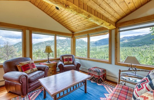 Estes Park Cabin | 222 m² Cabin ∙ 4 bedrooms ∙ 9 guests