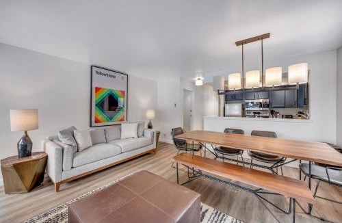 Jackson Apartment | 2401 Pitchfork