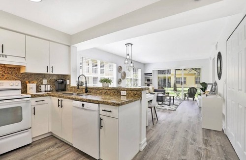 Mission Bay Apartment | 260A - Boca Retreat w/Pool, Parking, Near Evert Tennis & Shops