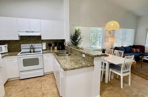 Mission Bay Apartment | 270C - Boca Retreat w/Pool, Parking, Near Evert Tennis & Shops
