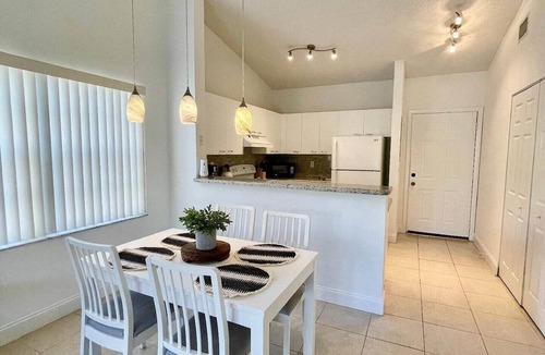 Mission Bay Apartment | 270D - Boca Retreat w/Pool, Parking, Near Evert Tennis & Shops