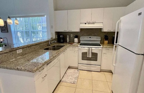 Mission Bay Apartment | 270D - Boca Retreat w/Pool, Parking, Near Evert Tennis & Shops