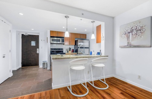 Crosstown Condo | 270° Rare Found downtown Ocean/Mountain/St View/King Suite/Pool/Hot Tub/Sauna