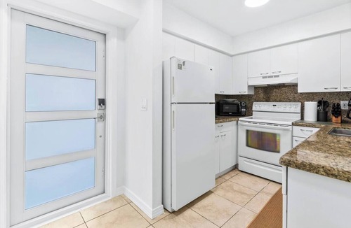 Mission Bay Apartment | 290A - Boca Retreat w/Pool, Parking, Near Evert Tennis & Shops