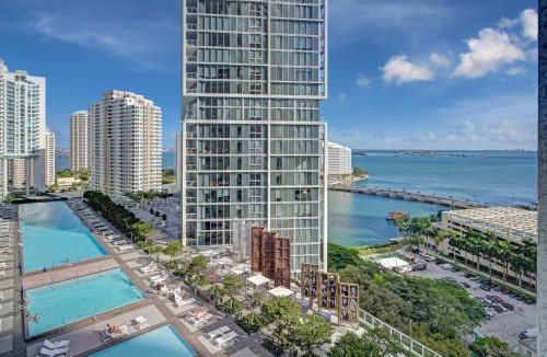 Downtown Miami House | 2B2B w Water View - FREE Parking - Pool - Lux Spa