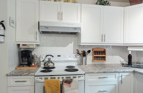 Regional District of Nanaimo Apartment | 2BR near VIU/NRGH | AC, Workspace, Kitchen