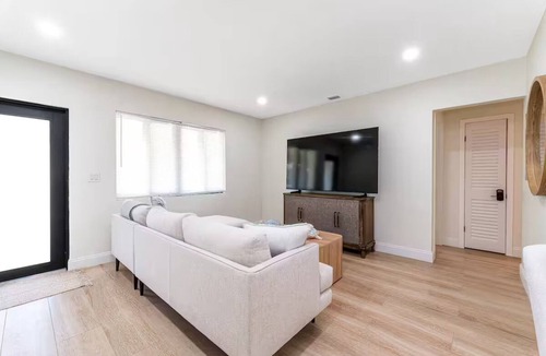 South Corals House | 2BR Oakland Park Gem. Work & Relax. 30 Min to MAJOR INTERNATIONAL SPORTING EVENT