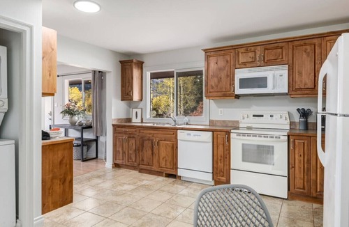 Harvie Heights Cabin | 2BR Red Cedar Lodge near Banff w/Mountain Views