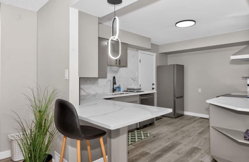 Highland Park House | 2BR Suite Near YYC Airport & Downtown - 4324 – UP