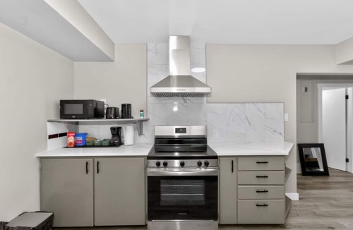 Highland Park House | 2BR Suite Near YYC Airport & Downtown - 4324 – UP