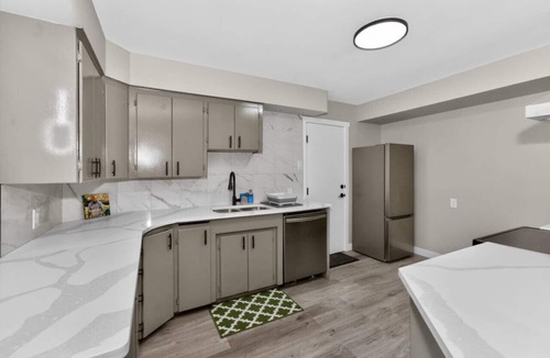 Highland Park House | 2BR Suite Near YYC Airport & Downtown - 4324 – UP