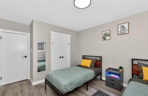 Highland Park House | 2BR Suite Near YYC Airport and Downtown 4324 UP
