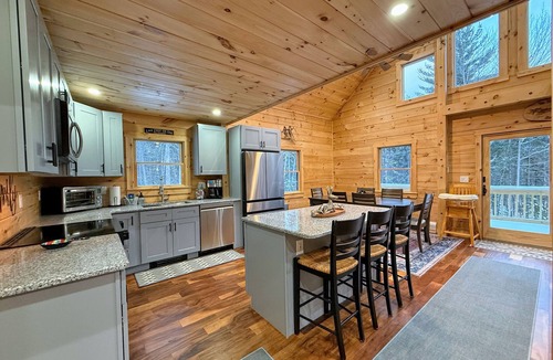 Bethlehem Cabin | 2S: New log cabin in Bethlehem: privacy, firepit, great location!