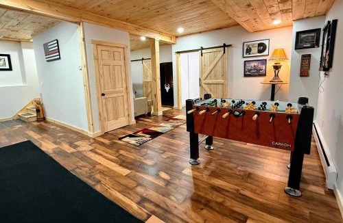 Bethlehem Ski Chalet | 2S New log cabin in Bethlehem - privacy, firepit, great location!