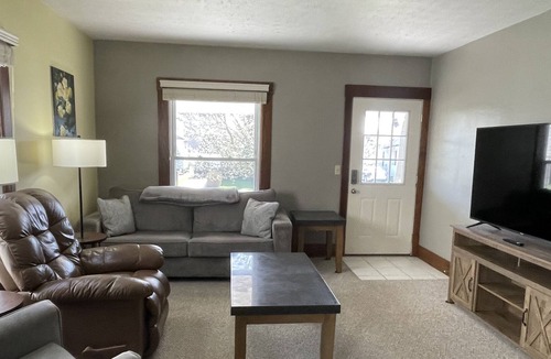 Bedford House | 3/1 Clean and Comfortable Home in Historic Bedford