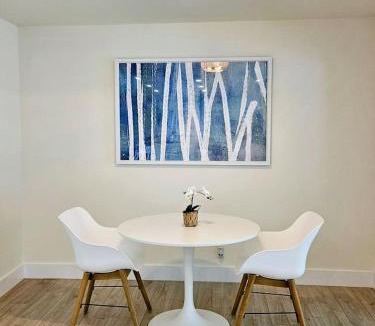 Tropic Palms House | 3/2 Tranquil Home close to Beach