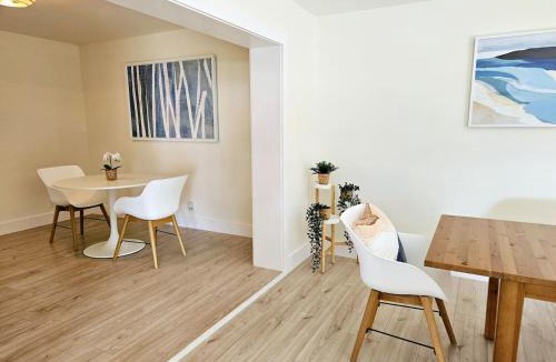 Tropic Palms House | 3/2 Tranquil Home close to Beach