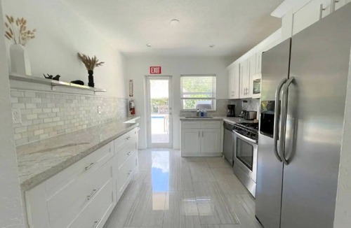 Royal Poinciana House | 3/3 Duplex for 6+Shared Heated Pool, Tiki Bar BBQ
