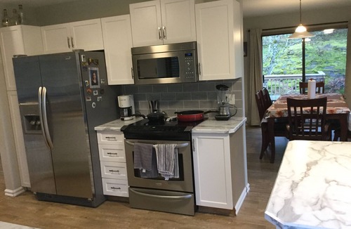 Departure Bay House | 3 bdm house with Swim Spa, walk to Departure Bay, Hike Linley Valley Park