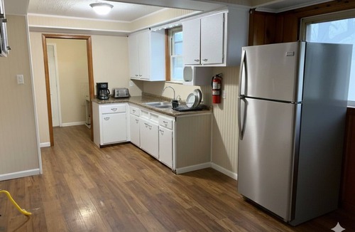 Euclid House | 3 Bdrm Cozy Lakefront Getaway – Spacious Home with Finished Basement!