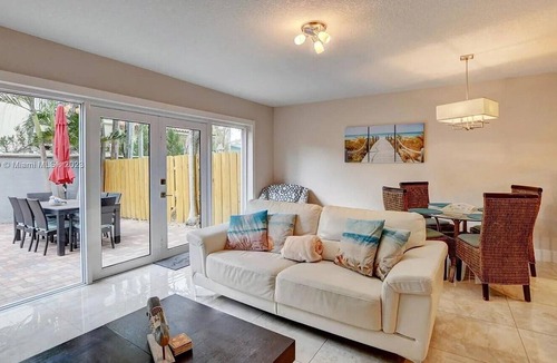 Deerfield Beach Apartment | 3 Bedroom 689292 by Houzlet