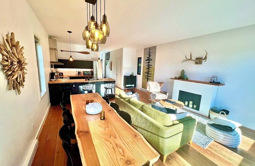 Ucluelet Cottage | 3 Bedroom A - Cozy Two Level Waterfront Cottage/Walking Distance to Beaches