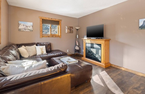 Rapid City Cabin | 3 Bedroom Cabin with Rustic Charm