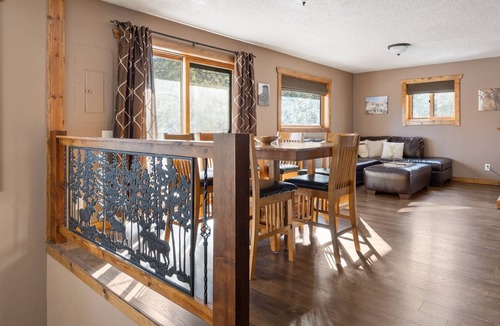 Rapid City Cabin | 3 Bedroom Cabin with Rustic Charm