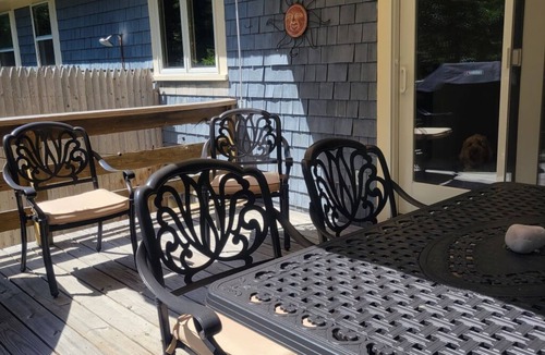 North Eastham House | 3-bedroom Cape Cod ranch just steps to private beach or Cooks Brook public beach