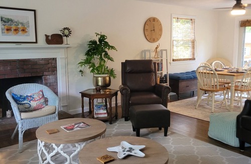 North Eastham House | 3-bedroom Cape Cod ranch just steps to private beach or Cooks Brook public beach