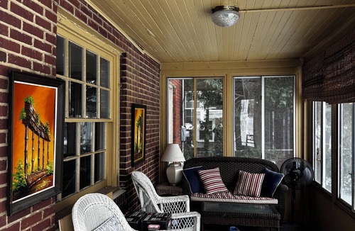 Garfield Heights House | 3-bedroom Château in welcoming Garfield Heights with WiFi, AC. 3 night minimum