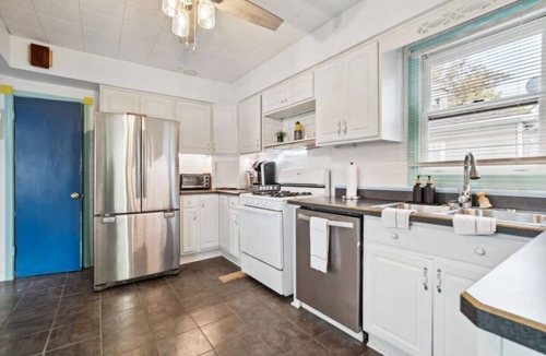 Mayfield Heights House | 3-Bedroom Cottage in Mayfield Heights