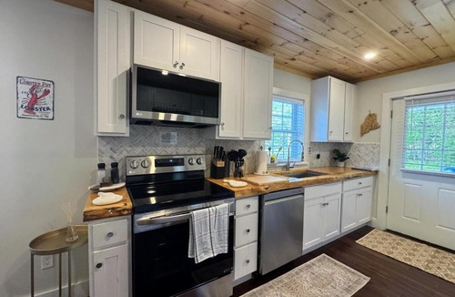 Edgecomb House | 3 Bedroom Happy Cottage 15