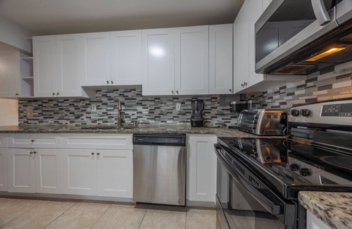 Royal Palm Beach House | 3-bedroom house in charming Royal Palm Beach with AC, WiFi, barbecue