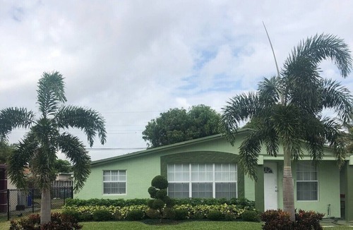 Pompano Beach House | 3-bedroom house in terrific Pompano Beach with WiFi, AC, 15 mins near beach.