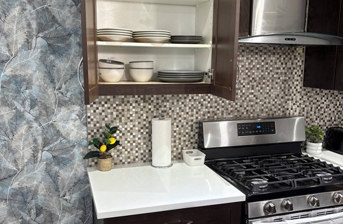 Calgary House | 3-bedroom house in pleasant Calgary with cool AC for relaxing stays