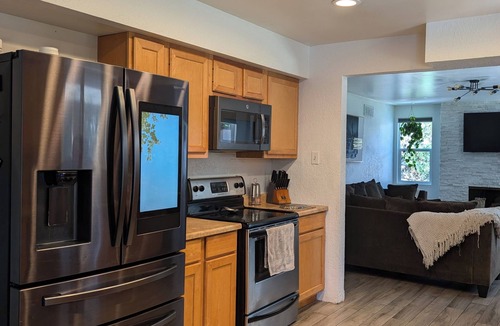 Holiday Park House | 3-bedroom house in Albuquerque heights close to trails, breweries and groceries!