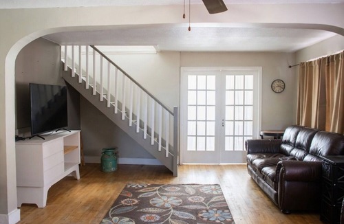 Cardston House | 3 Bedroom Main Level house located half an hour from Waterton.