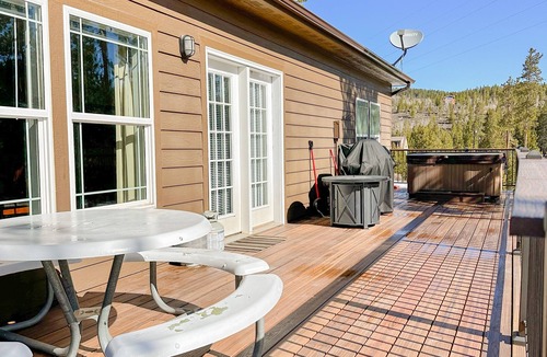Winter Park Highlands House | 3 Bedroom mountain home right outside of Winter Park and Granby. Dog Friendly!