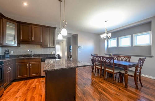 Saskatoon House | 3-bedroom townhome in beautiful Saskatoon with AC and gym membershheeep