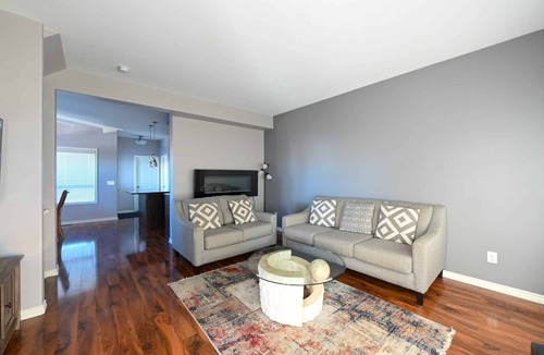 Saskatoon House | 3-bedroom townhome in beautiful Saskatoon with AC and gym membershheeep