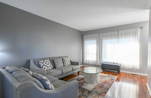 Saskatoon House | 3-bedroom townhome in beautiful Saskatoon with AC and gym membershheeep