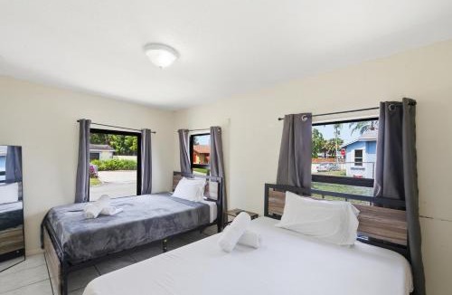 Riviera Beach Villa | 3 bedrooms 1 bathroom Entire Beach Side House