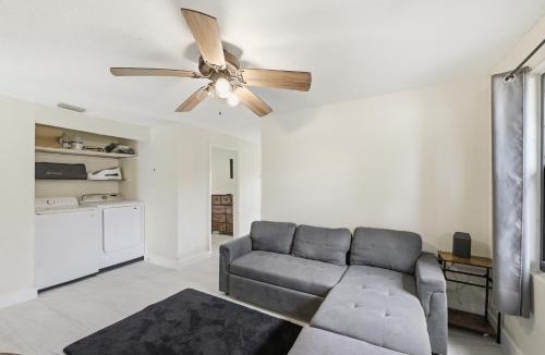 Riviera Beach Villa | 3 bedrooms 1 bathroom Entire Beach Side House