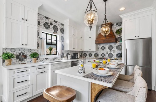 Old Northwood Historic District House | 3 Bedrooms | 2 Full Bathrooms | Spacious Living Area & Modern Kitchen | Downtown Location