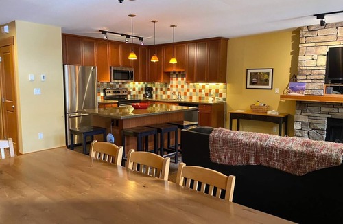 East Kootenay Condo | 3 Bedrooms with Loft & Den | Private Hot Tub