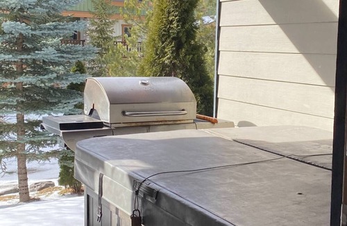East Kootenay Condo | 3 Bedrooms with Loft & Den | Private Hot Tub