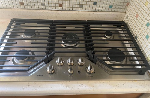 Garfield Heights Apartment | 3 BR 1 BA air-conditioned spacious Wi-Fi TV yard spacious large kitchen.